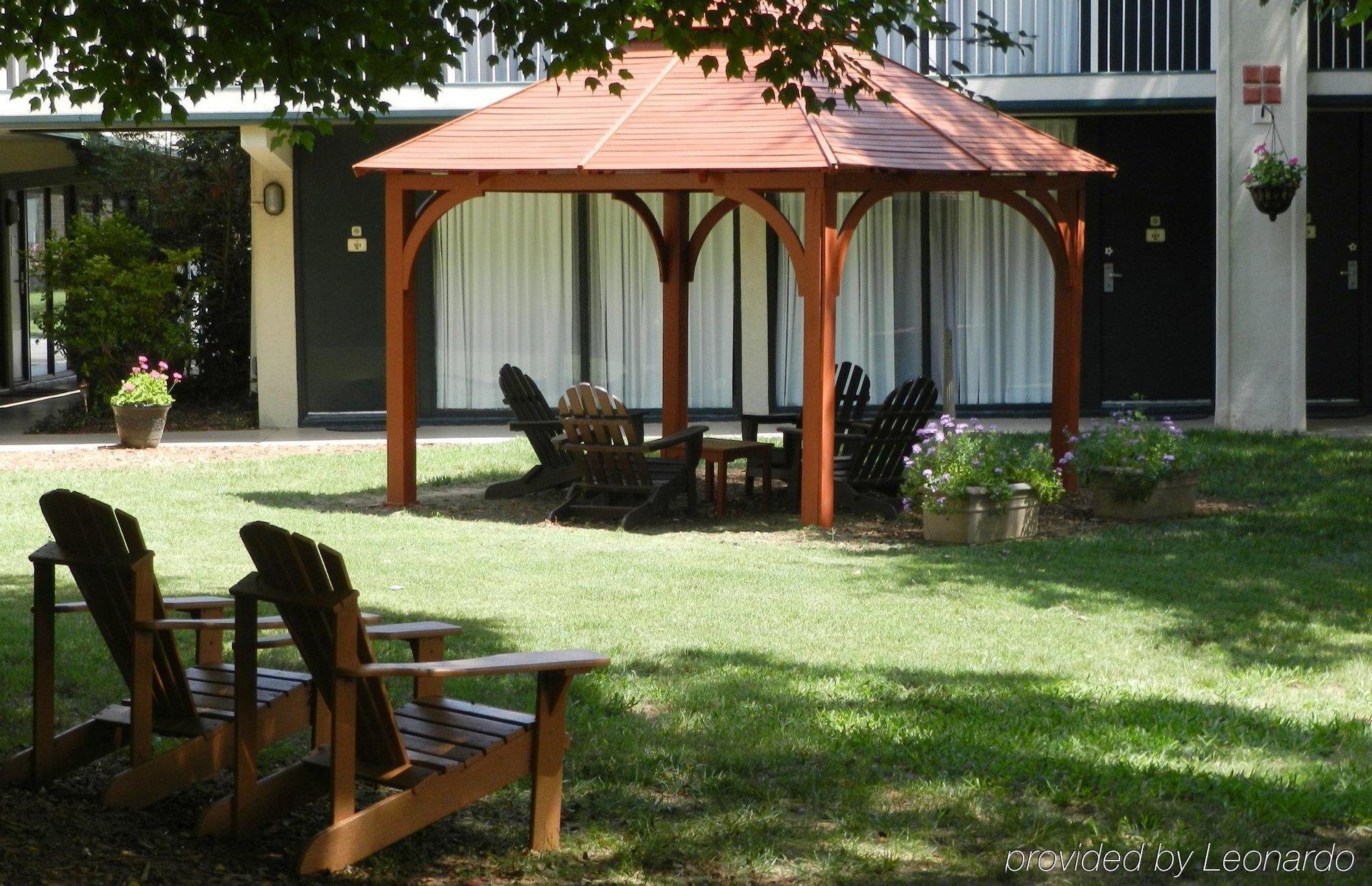 Chapel Hill University Inn Екстериор снимка
