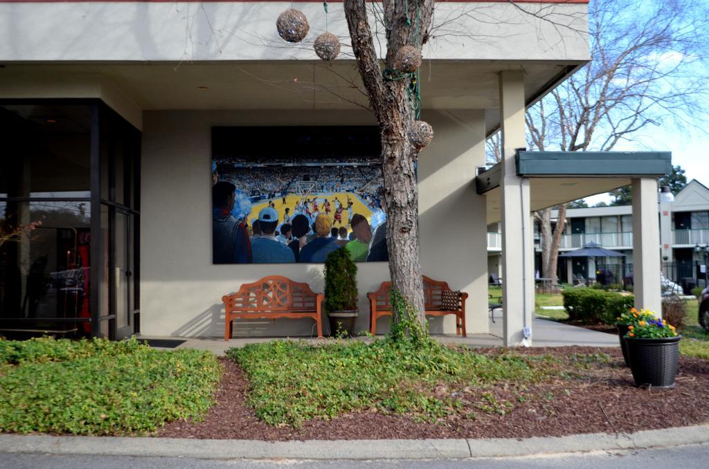 Chapel Hill University Inn Екстериор снимка
